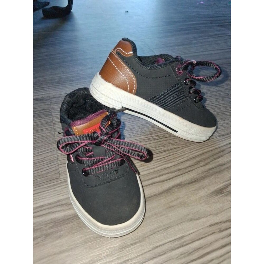 Kids Levi's lace up sneakers black and pink size little kid 6